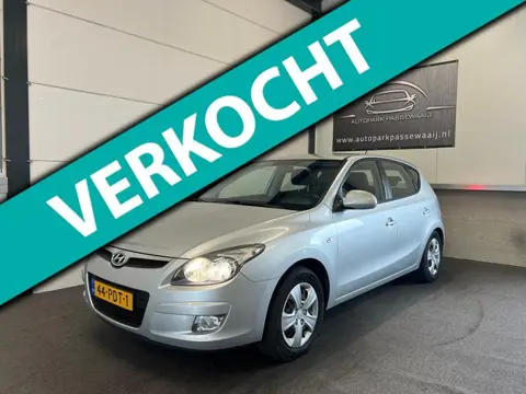 Hyundai I30 1.6i i-Motion Business Parkeersesnoren, Airco, Elektrische Ramen, NAP