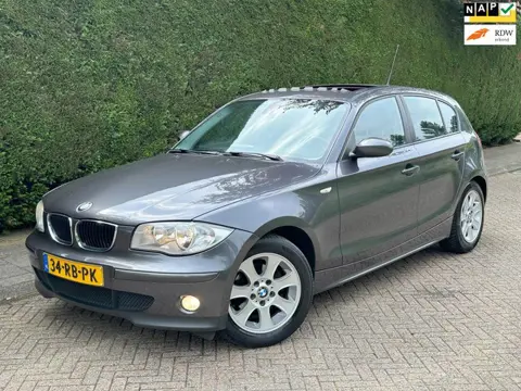 BMW 1-serie 116i High Executive /SCHUIFDAK/CRUISE/NAVI/PDC/RIJDTSUPER/