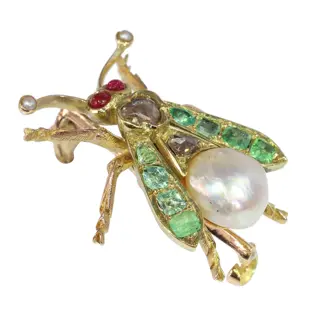 Enchanting 1870s Vintage Fly Brooch: Victorian Elegance in Gold