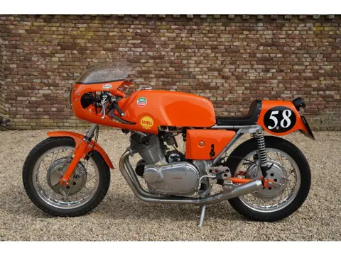 Laverda 750 SF/C "Recreation" Converted to an SFC which stands for "Super Freni Competizione", Metic