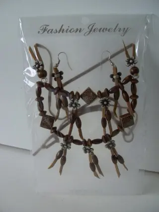 KETTING MET OORBELLEN KRALEN BRUIN (5) NIEUW