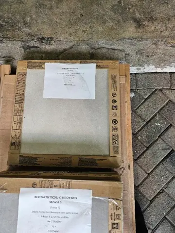 1,06 m² Kainos Bone tegel 60x60cm €30,- Elke zondag open