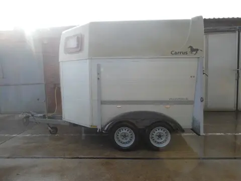 Humbaur 2 paardstrailer vol aluminium bj 2005