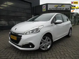 Peugeot 208 1.2 PureTech Signature / Navi / PDC / Carplay