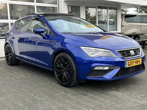 SEAT Leon 1.8 TSI FR 180 pk Panoramadak 19" lichtmetalen velgen Mulitmedia voorbereiding Parkeerhulp
