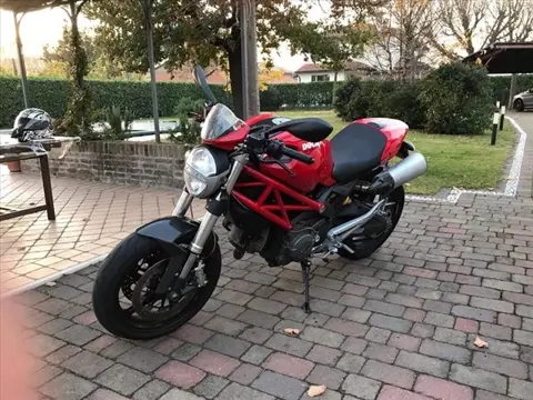 Ducati MONSTER 696 Plus A 2
