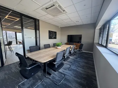 Kantoor te huur in bedrijfsverzamelgebouw