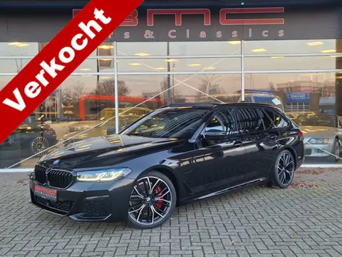 BMW 5 Serie Touring 530e xDrive HE M-Sport Massage Panorama Soft close 4wielsturing HUD HK