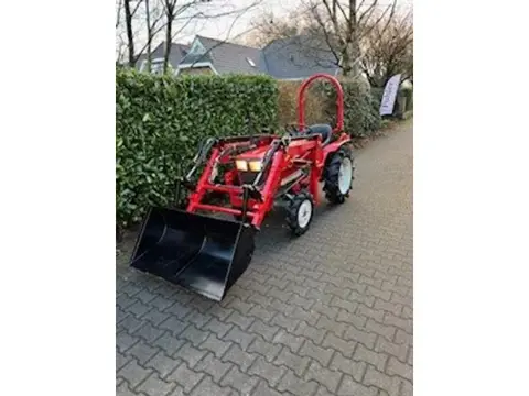 Yanmar YM1602D met voorlader, al vanaf € 99,- per maand.