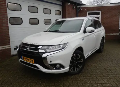MITSUBISHI OUTLANDER 2.0 PHEV 4WD Leder/Camera/Trekhaak