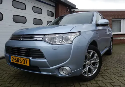 MITSUBISHI OUTLANDER 2.0 PHEV INTENSE + XENON   LEDER   SCHUIFDAK
