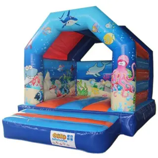 Wie huurt binnenkort een springkussen?