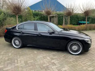 BMW 3-SERIE  MET M PAKKET, M STUUR, DUBBELE UITLAAT.