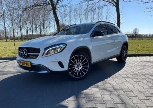 MERCEDES-BENZ GLA-KLASSE GLA 180 Urban Automaat 19INCH/DIAMOND/NIGHT/AMG