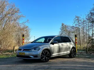 VOLKSWAGEN GOLF 1.0 TSI Comfortline Business DSG-7 NAVI PDC Alcantara