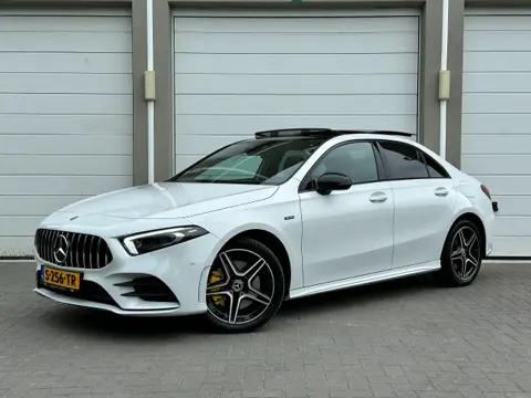 MERCEDES-BENZ A-KLASSE A250e Limo AMG Line Hybride Pano Sfeer Night Carplay Widescreen 