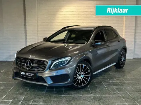 MERCEDES-BENZ GLA-KLASSE 200 AMG Night Trekhaak 19'' Camera Stoelverwarming NAVI Cruise C