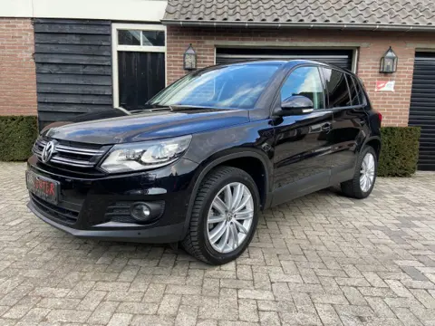 VOLKSWAGEN TIGUAN 1.4 TFSI 160 pk xenon navi PDC lage kmst.