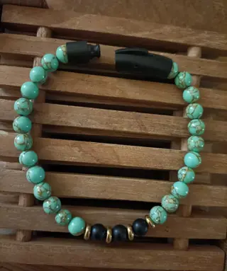 Kralen armband turgoise steen met fijne goud snippers