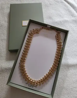 Prachtige goudkleurige schakel ketting met unieke vorm