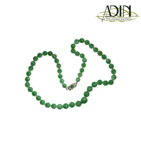 Prachtige ketting met unieke jade kralen