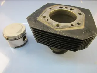 Used cil/zuiger california 3 links zwart