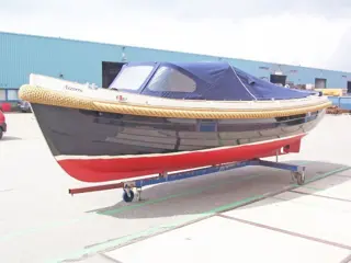 Sloep laten schilderen en inbouw boegschroeven