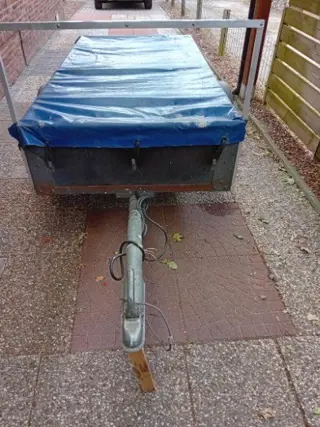 AANHANGER MET DEKZIJL