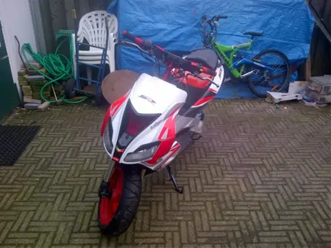 Aprilia SR Factory Ditech 2007 (LOOPT NIET)