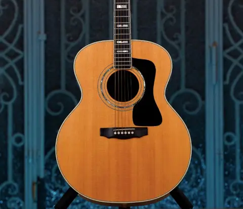 Guild - Guild acoustic "Nigel" owned and played by Robin Le Mesurier (Johnny Hallyday) - Akoestische gitaar
