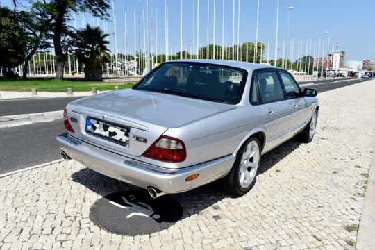 Jaguar - XJR - 2001
