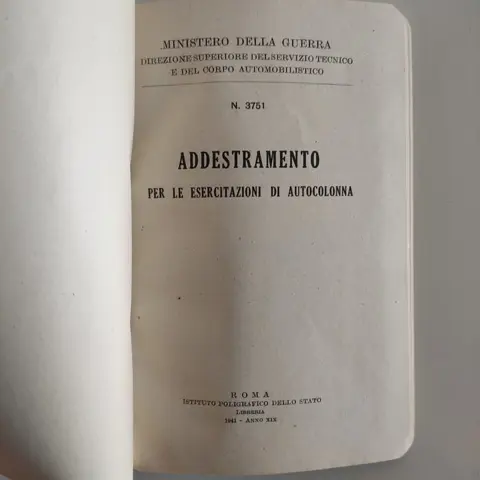 Italië - PNF-fascisme A.O.I. Koninkrijk Italië Mussolini: BOEKEN, MEDAILLES, PLAAT EN BADGE.