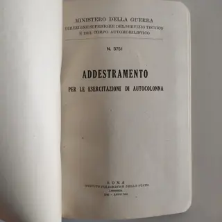 Italië - PNF-fascisme A.O.I. Koninkrijk Italië Mussolini: BOEKEN, MEDAILLES, PLAAT EN BADGE.