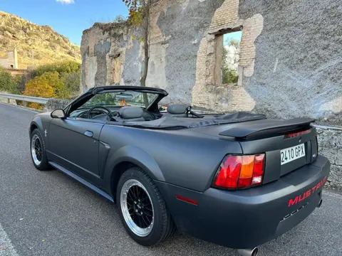 Ford - Mustang - 2001