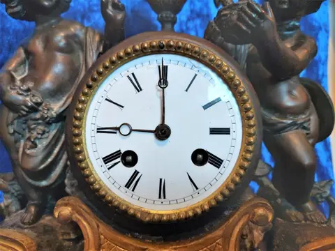 Schoorsteenklok - Porselein, Verguld brons, Zinklegering - circa 1840