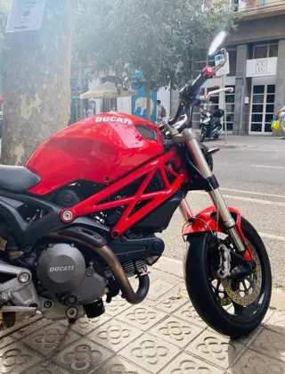 Ducati - Monster 696 - 2011