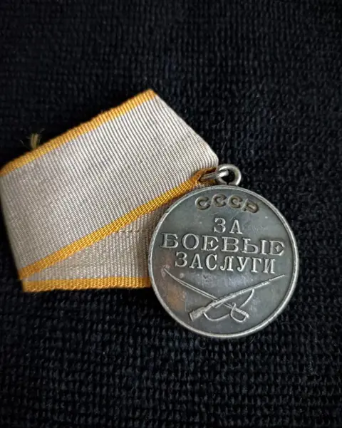 Sovjet Unie - De medaille "For Battle Merit N 1065693 - 1944