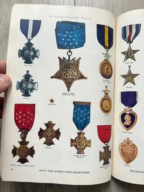 Verenigde Staten van Amerika - Rare WW2 PERIOD Guide of the US Insignia / Patches / Medals - Infantry - Airborne - over 1700 beautiful illustrations! - 1943