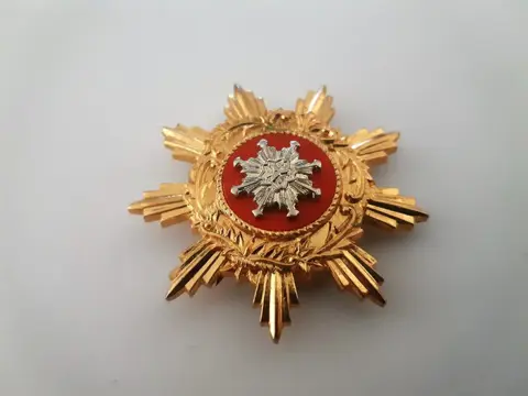 Japan - Leger/Infanterie - Medaille, JAPAN MERIT ORDER met rode emaille, zilver, verguld (speciale grote uitvoering) met originele houten