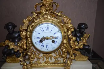 Schoorsteenklok - Raingo - Gepatineerd brons, Marmer, Verguld brons - circa 1860