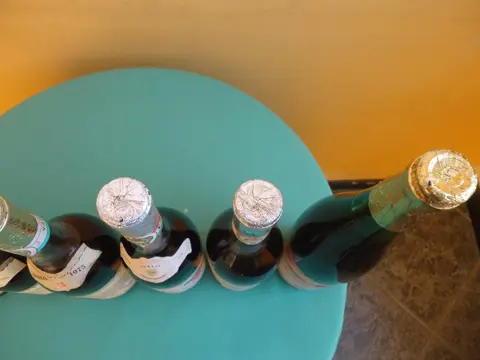 1964 & 1972 & 1975 & 1986 Tokaji - Tokaji Aszu 3 puttonyos, Szamorodni & Furmint - 7 Chopine (0,25 L), Fles (0,7 liter), Jennie (0,5 L)