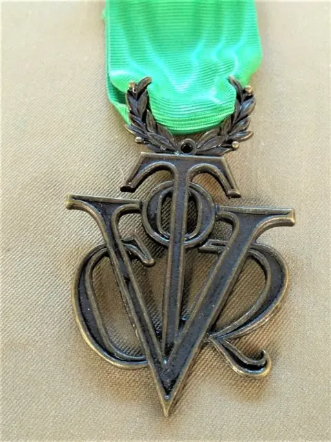 Spanje - Spaanse Burgeroorlog Overwinningsmedaille + reductie.