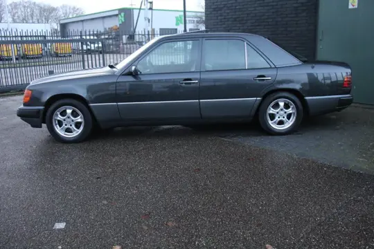 Mercedes-Benz - E 260 - 1992