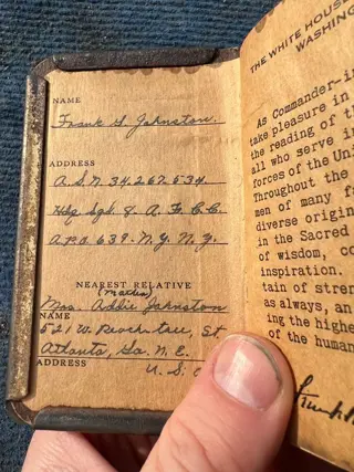 Verenigde Staten van Amerika - Unique WW2 Heart Shield ''BULLETPROOF'' bible - Government Issue - Infantry - Ranger - NAMED to 8th Airforce Aircrew member - in beautiful condition - 1943