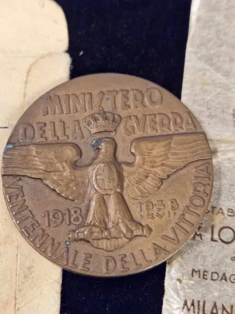 Italië - Leger/Infanterie - WAR MINISTRY-medaille met zijn originele Lorioli-zakjes