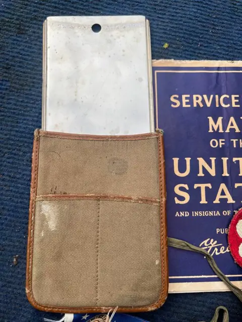 Verenigde Staten van Amerika - US WW2 GI Personal lot - Patches - 48 Star Flag - Sewing Kit - Shaving Mirror + Pouch - Serviceman's - Infantry - Ranger - Airborne - 1941 - 1945