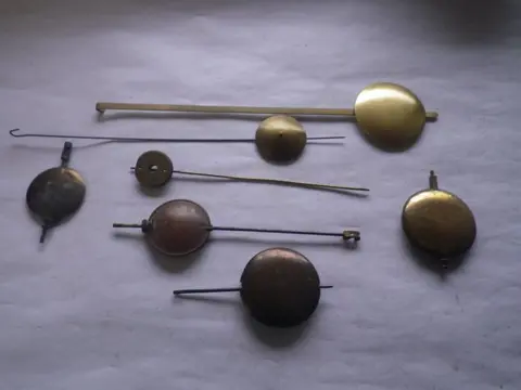 25 pendule slingers - Ijzer en messing - 20e eeuw