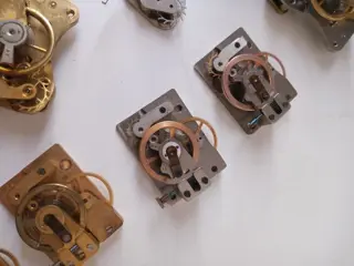 39 oude echappementen voor klokken. Verschillende modellen - Messing - 1920-1974