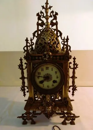 bronzenFranseKathedraal klok 1860 - Brons (verguld/verzilverd/gepatineerd/koud geschilderd) - Eind 19e eeuw