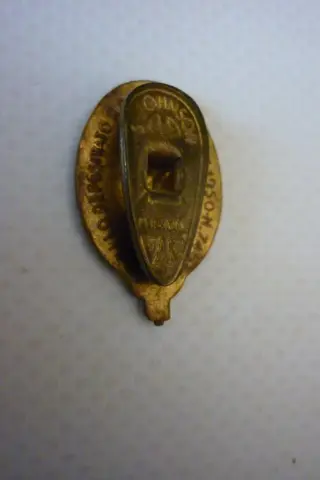 Italië - geëmailleerd model met "M" van Mussolini in sterk reliëf + GIL + Lupa GIL in aluminium - Lot van 3 originele Italiaanse Jeugd van de Littorio-insignes